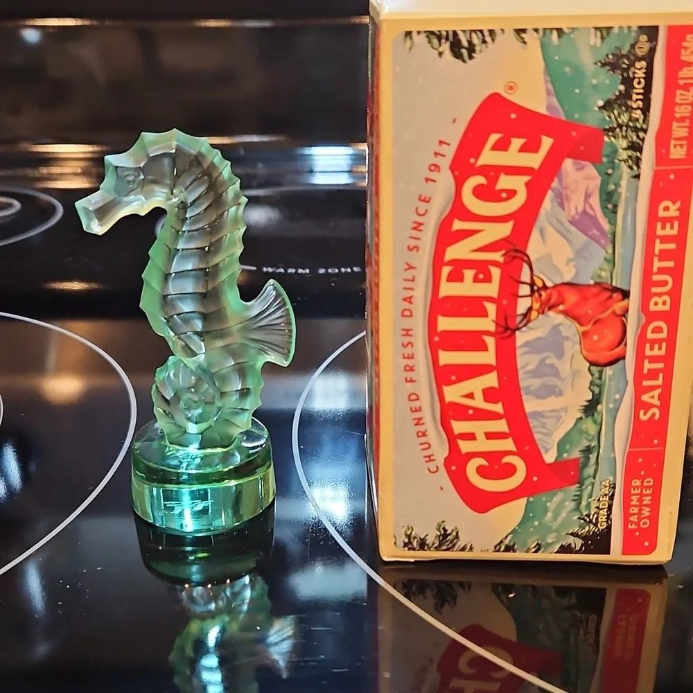 LALIQUE GREEN CRYSTAL SEAHORSE - Picture 6 of 7